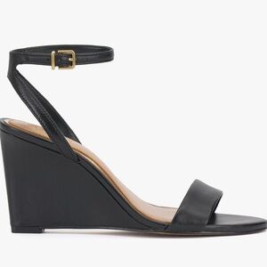 💕Vince Camuto-Jefany Wedge Sandal size 7 in black💕 like new condition!!